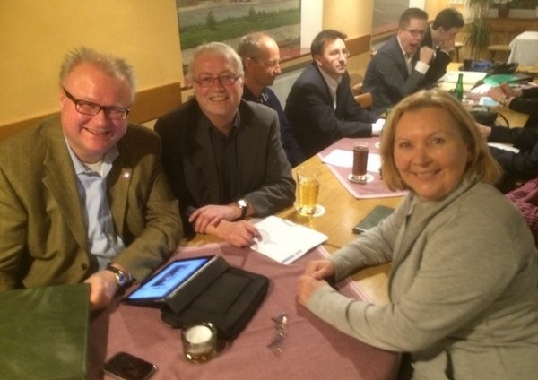 Gemeinsam mit Finanzminister Dr. Thomas Schäfer und die Vorsitzende der Frauen Union Marburg-Biedenkopf, Rosi Lecher, auf der Kreisdelegiertenversammlung der Jungen Union in Lahntal.