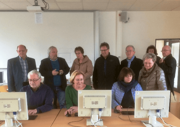 Am PC der Schülerinnen und Schüler in der Hinterlandschule, Standort Breidenbach