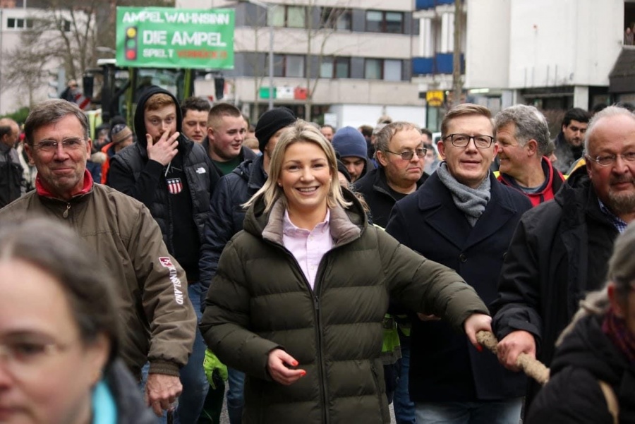 Die Landtagsabgeordneten Marie-Sophie Künkel und Dirk Bamberger