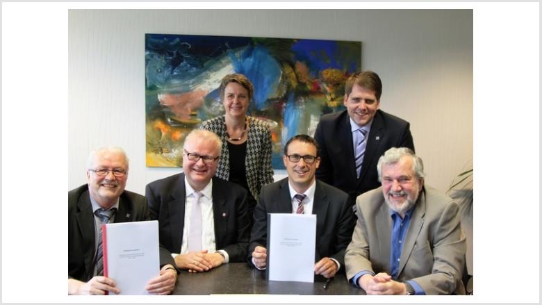Koalitionsvertrag zur Fortsetzung der Großen Koalition unterzeichnet Koalitionsvertrag zur Fortsetzung der Großen Koalition unterzeichnet